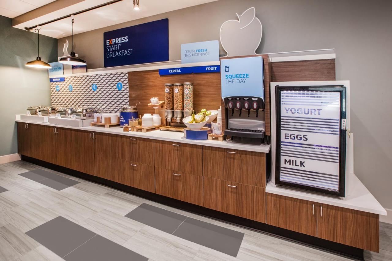 Holiday Inn Express - Milwaukee Downtown By Ihg Εξωτερικό φωτογραφία