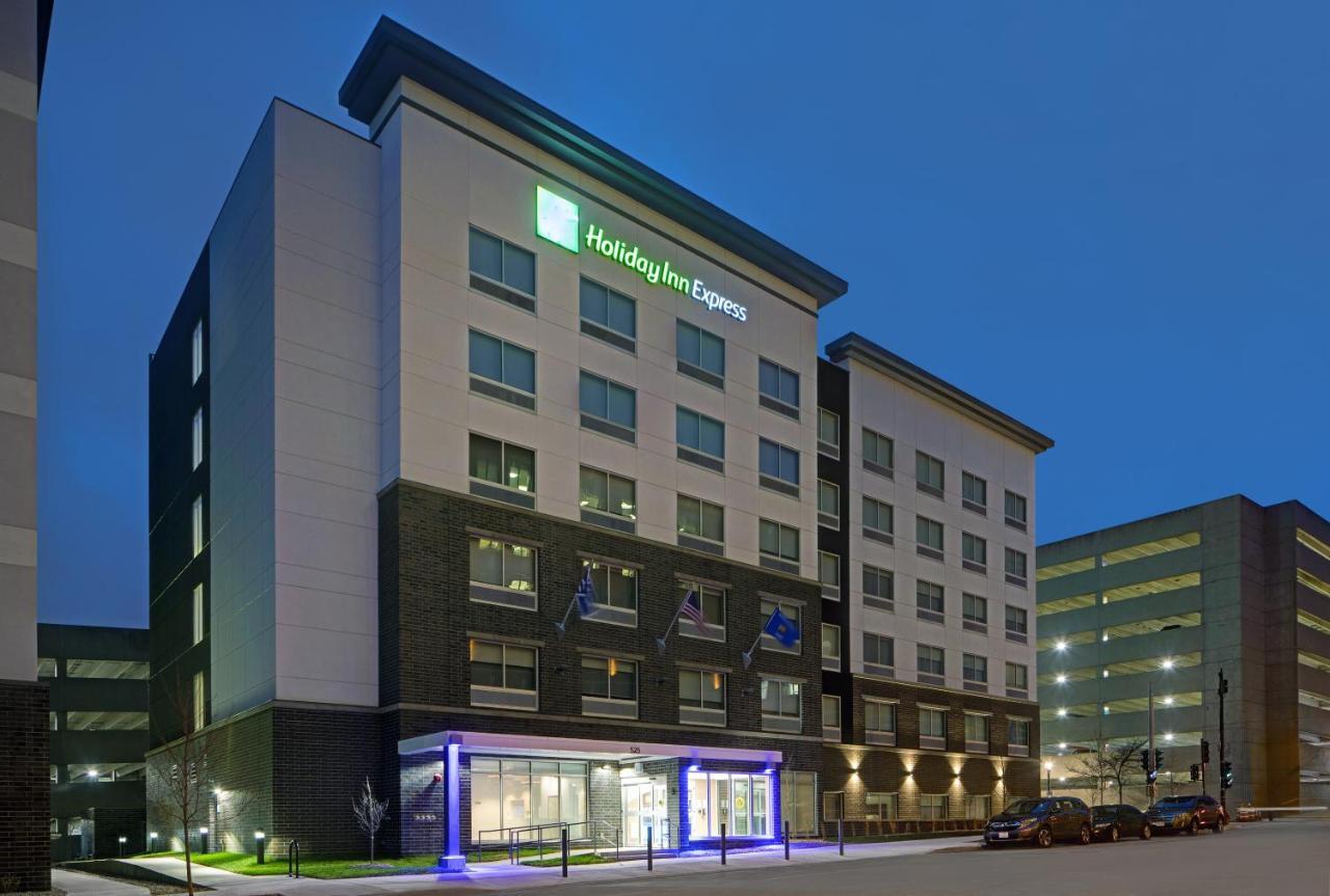 Holiday Inn Express - Milwaukee Downtown By Ihg Εξωτερικό φωτογραφία