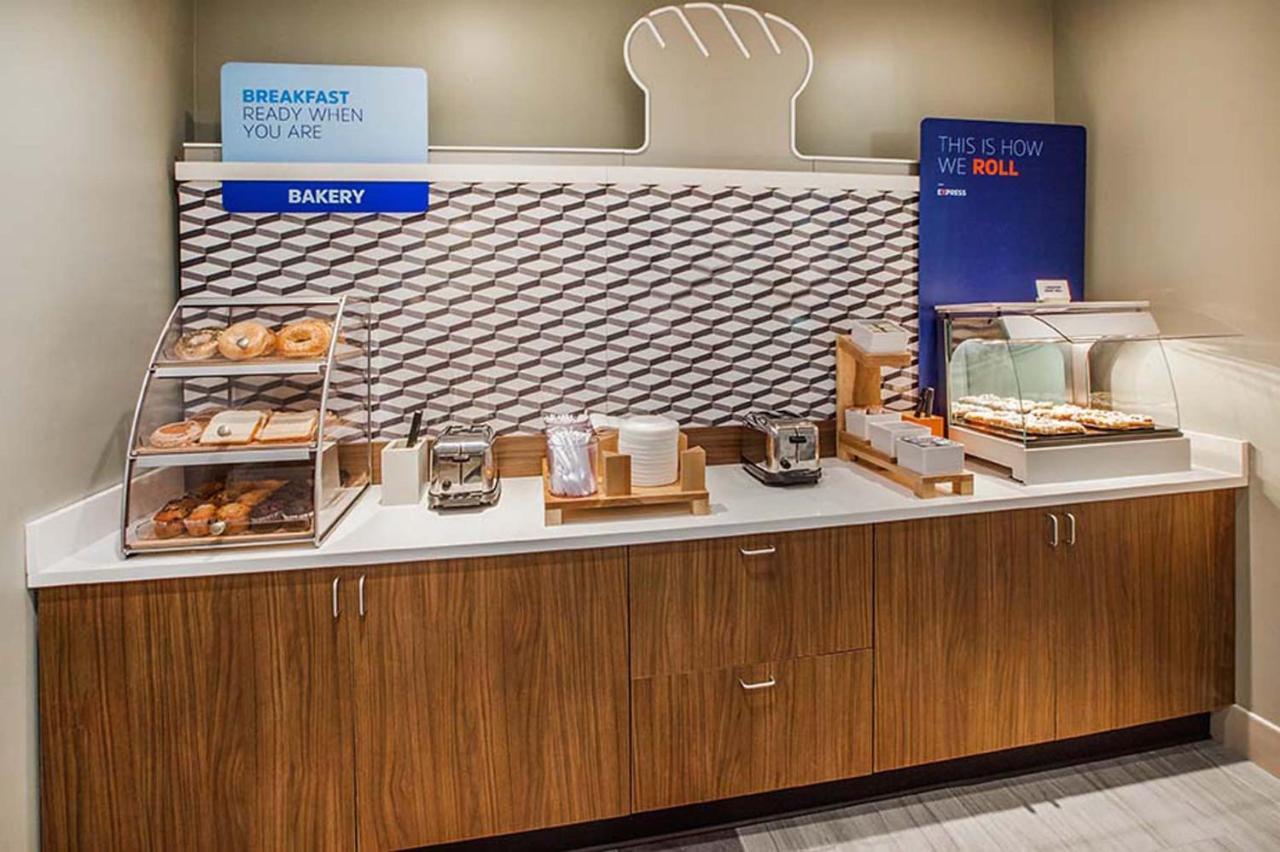 Holiday Inn Express - Milwaukee Downtown By Ihg Εξωτερικό φωτογραφία